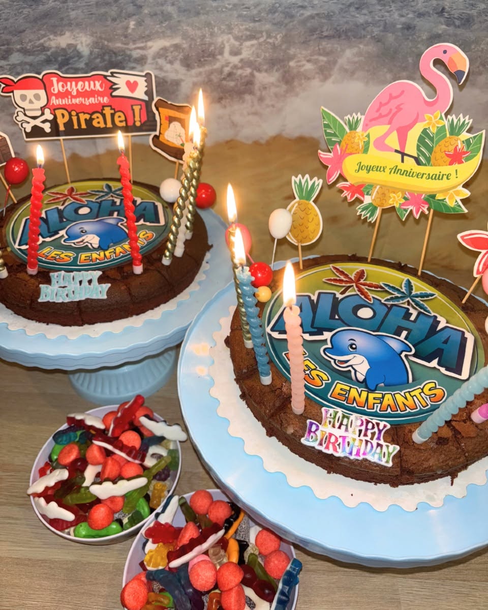Gâteaux d’anniversaire enfants aloha avec bonbons colorés, ambiance festive à bordeaux